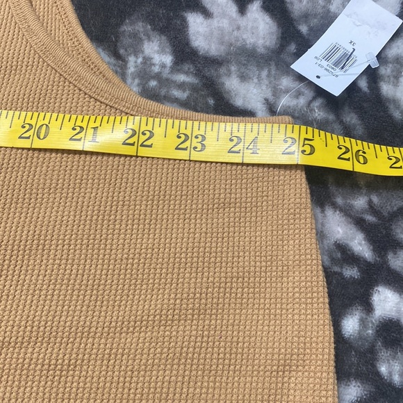 Old Navy Women’s Tank Top - Picture 8 of 9